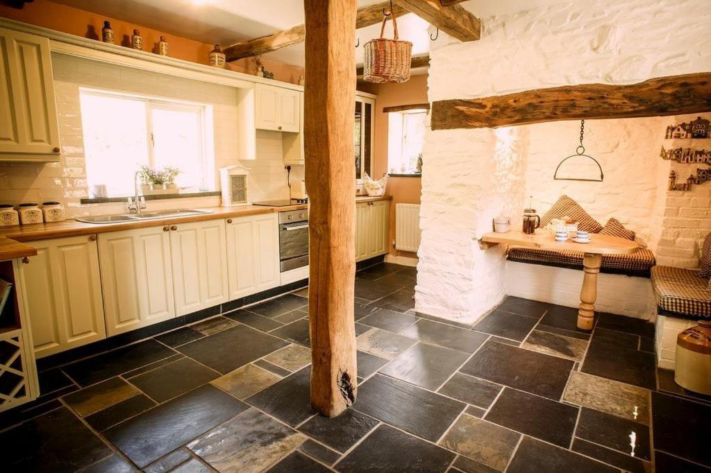 Charming Welsh Cottage Johnston Exterior photo