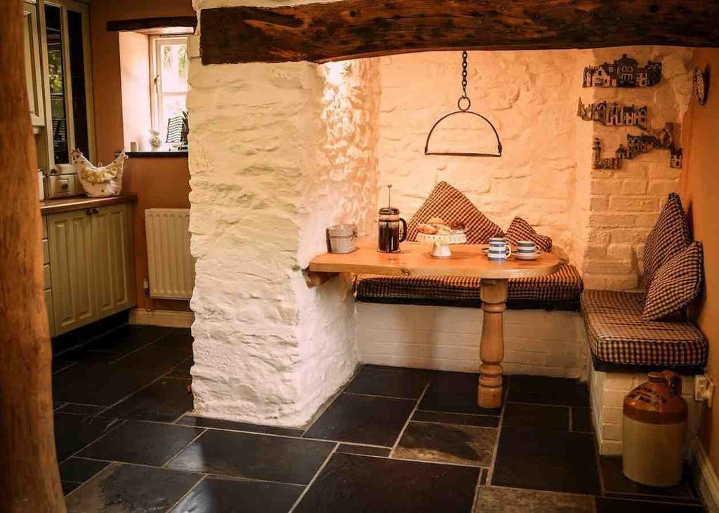Charming Welsh Cottage Johnston Exterior photo