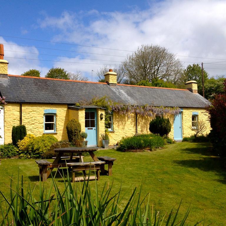 Charming Welsh Cottage Johnston Exterior photo